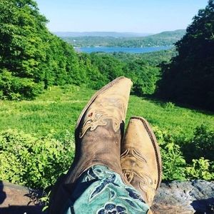 Meet your Posher, Carey